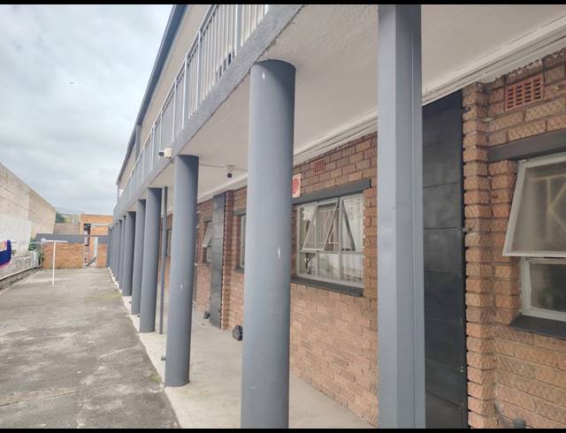 2 BEDROOM APARTMENT FOR SALE IN HALFWAY HOUSE